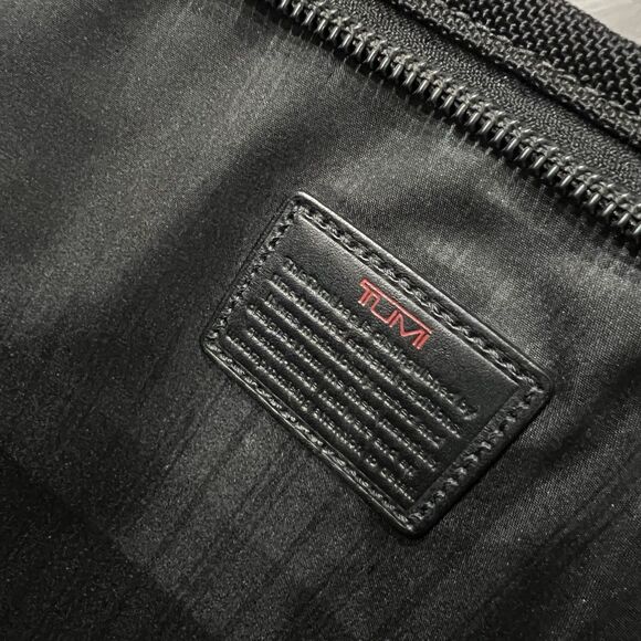 Tumi Alpha 3 leather Expandable Organizer Laptop Briefcase  Tumi Alpha Expandable Organizer Laptop Briefcase